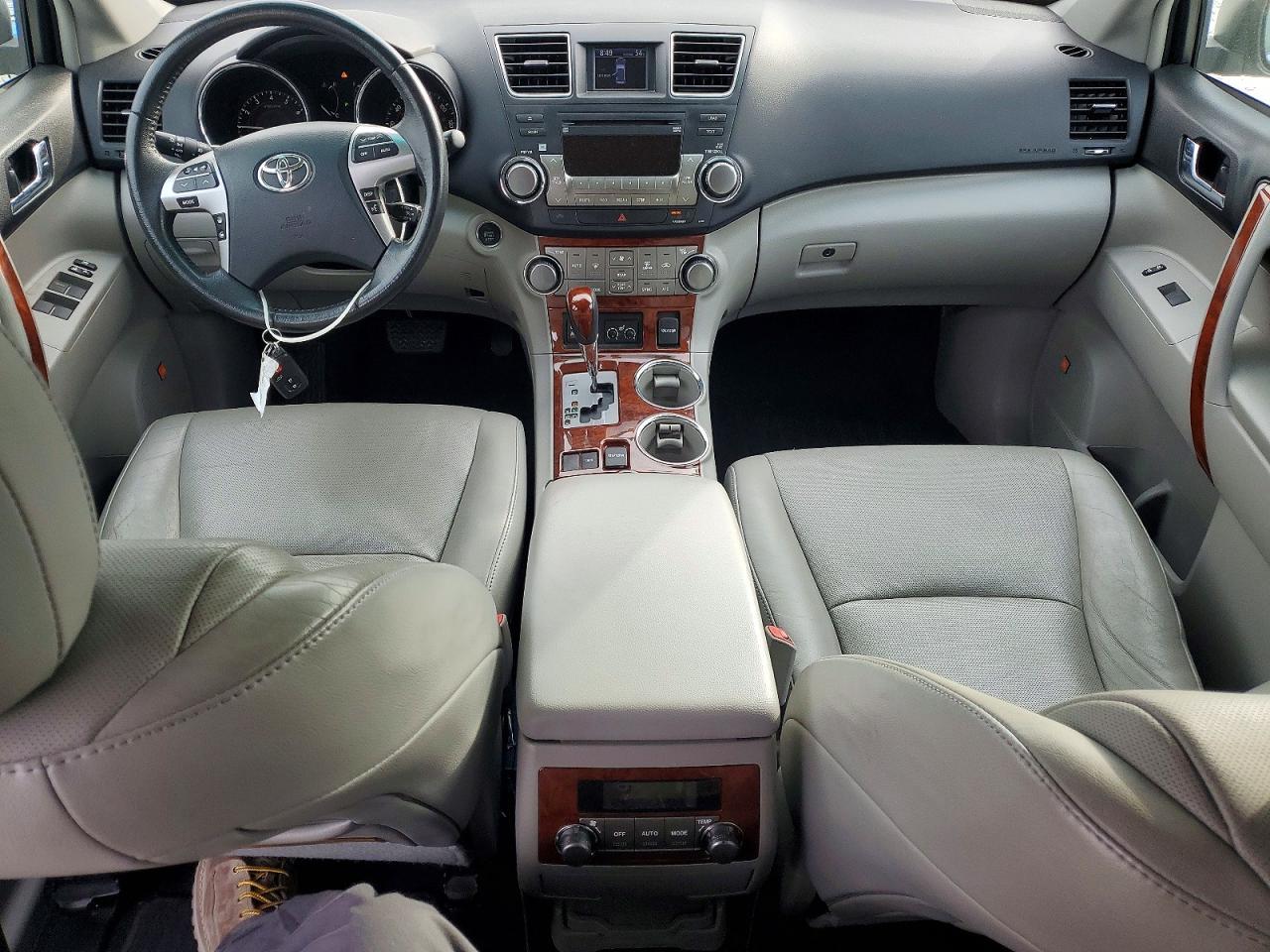 2011 TOYOTA HIGHLANDER