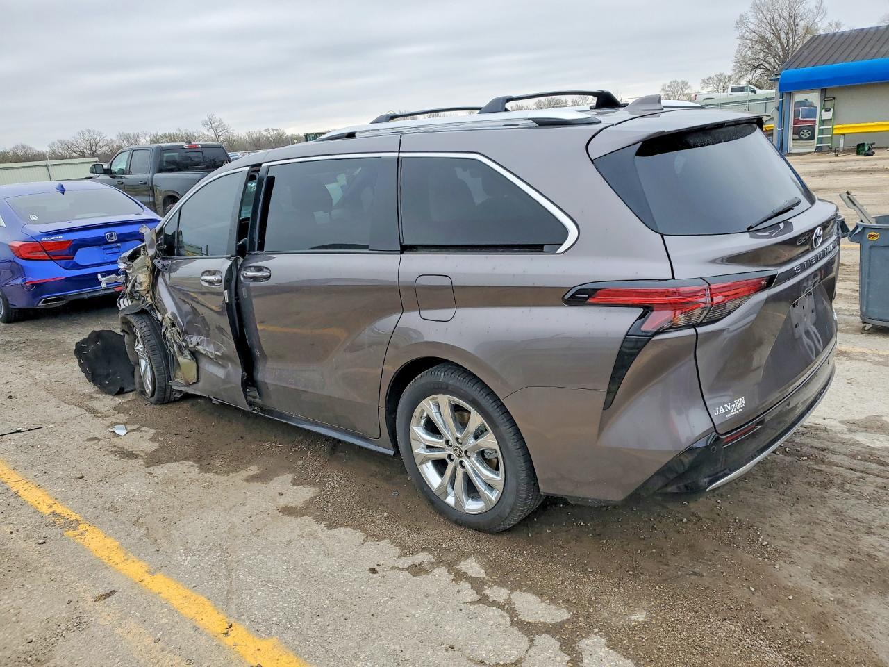 2023 TOYOTA SIENNA