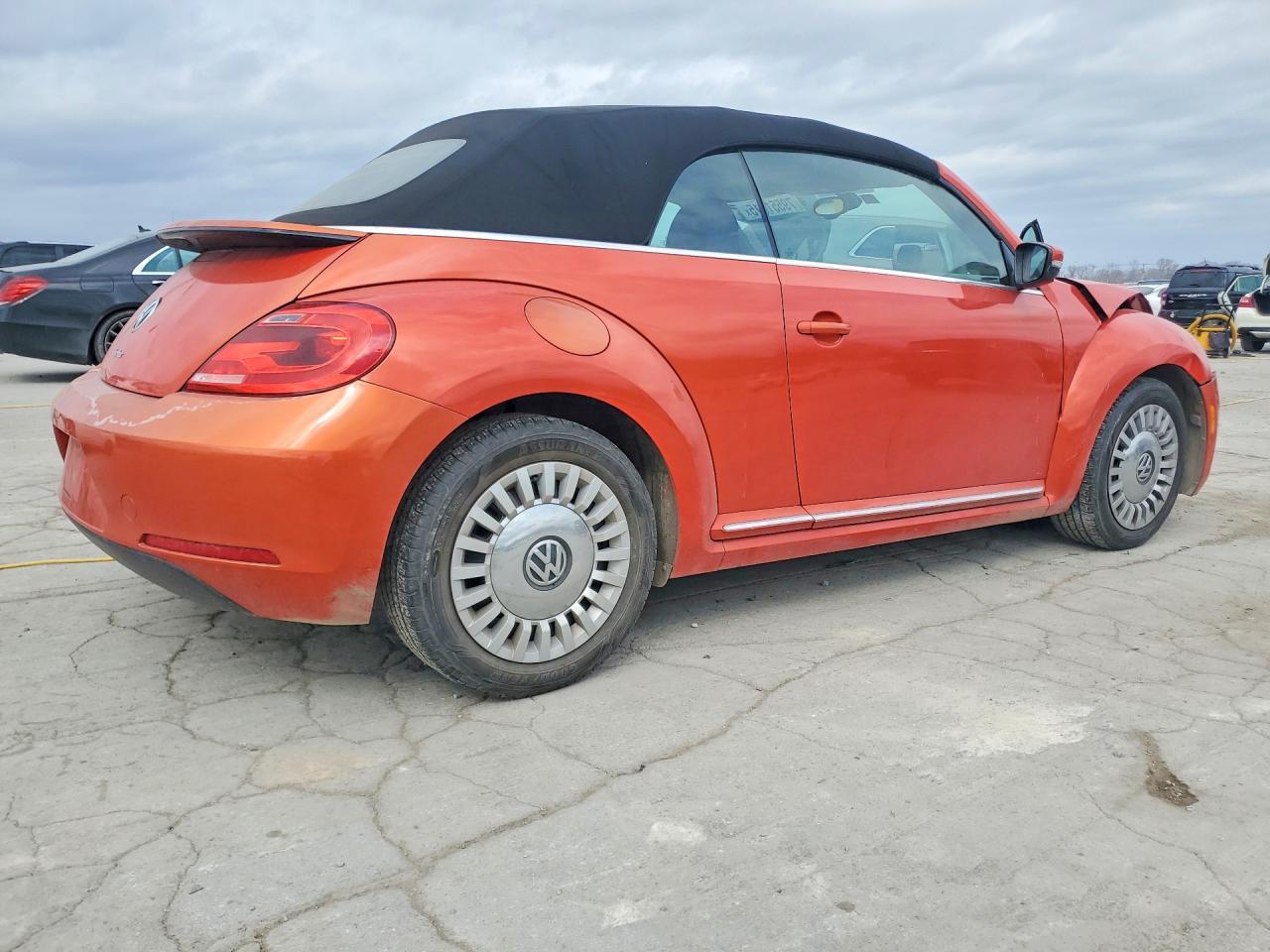 2016 VOLKSWAGEN Beetle