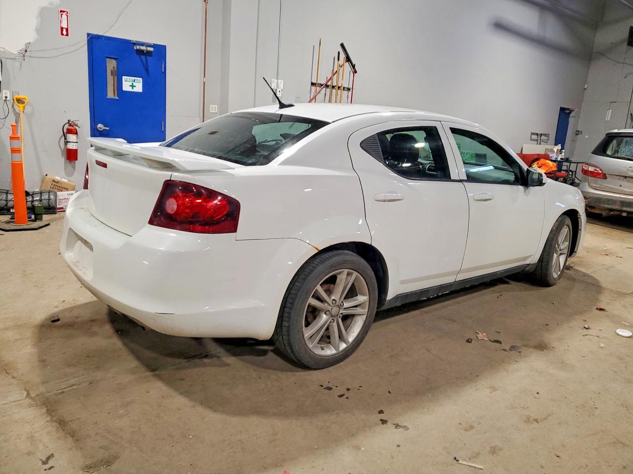 2013 DODGE Avenger