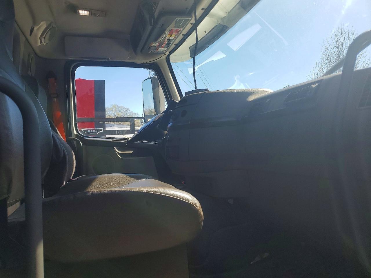 2018 VOLVO VNL