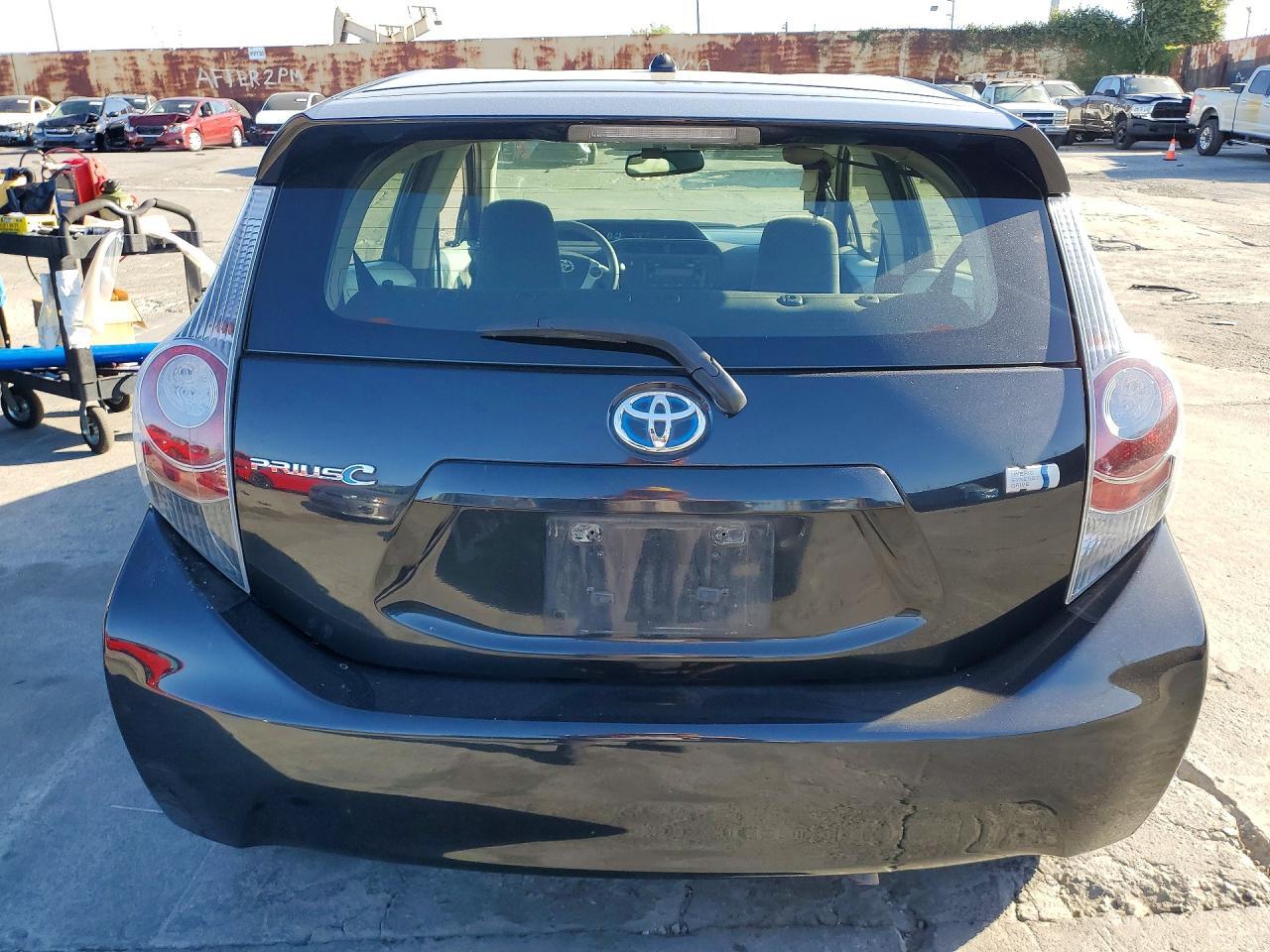 2014 TOYOTA Prius c