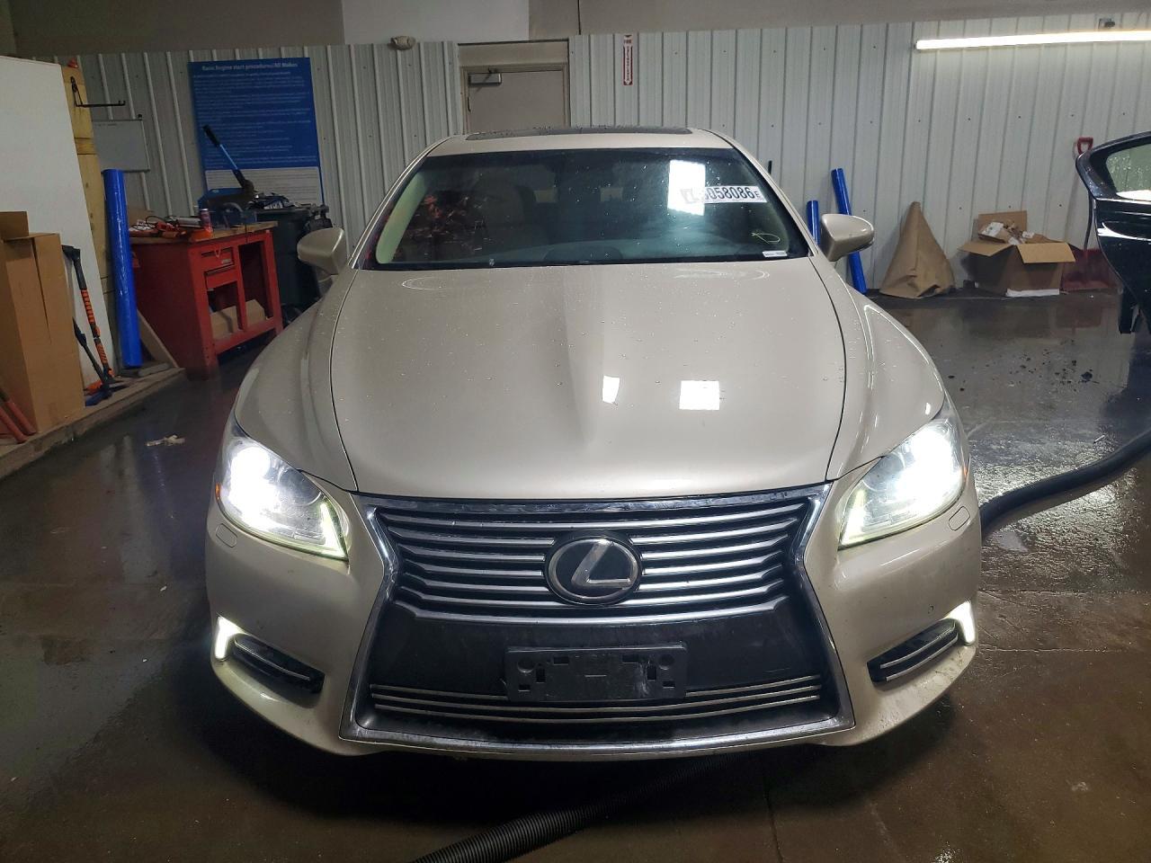 2013 LEXUS LS 460