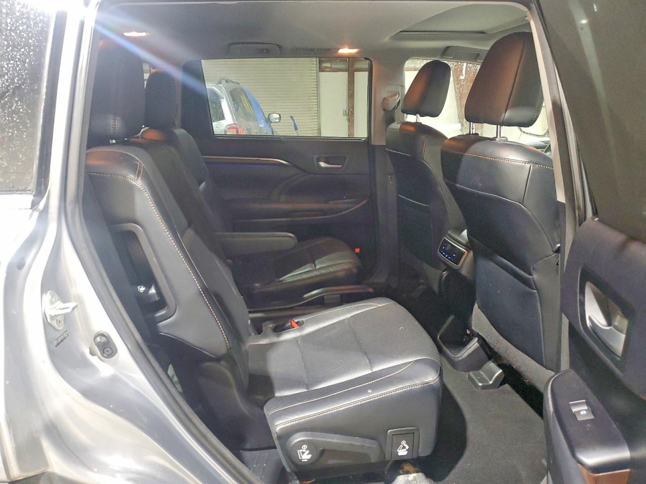 2014 TOYOTA HIGHLANDER