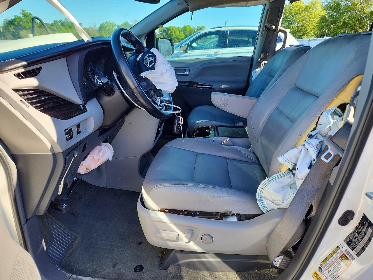 2015 TOYOTA SIENNA