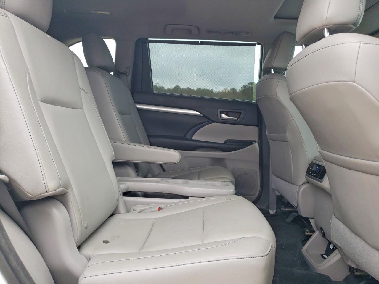 2016 TOYOTA HIGHLANDER