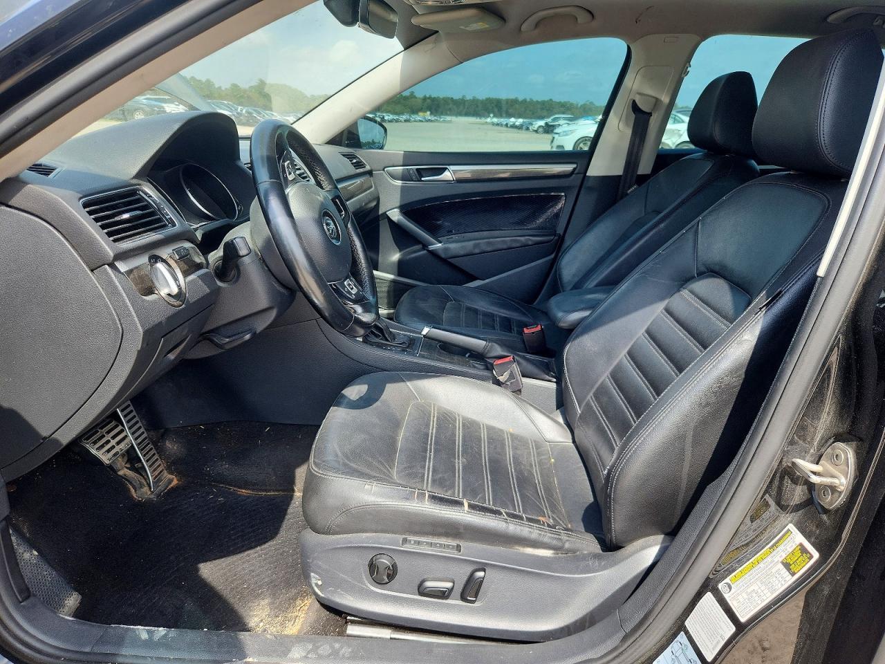 2016 VOLKSWAGEN Passat