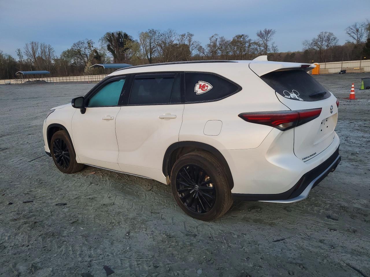 2024 TOYOTA HIGHLANDER