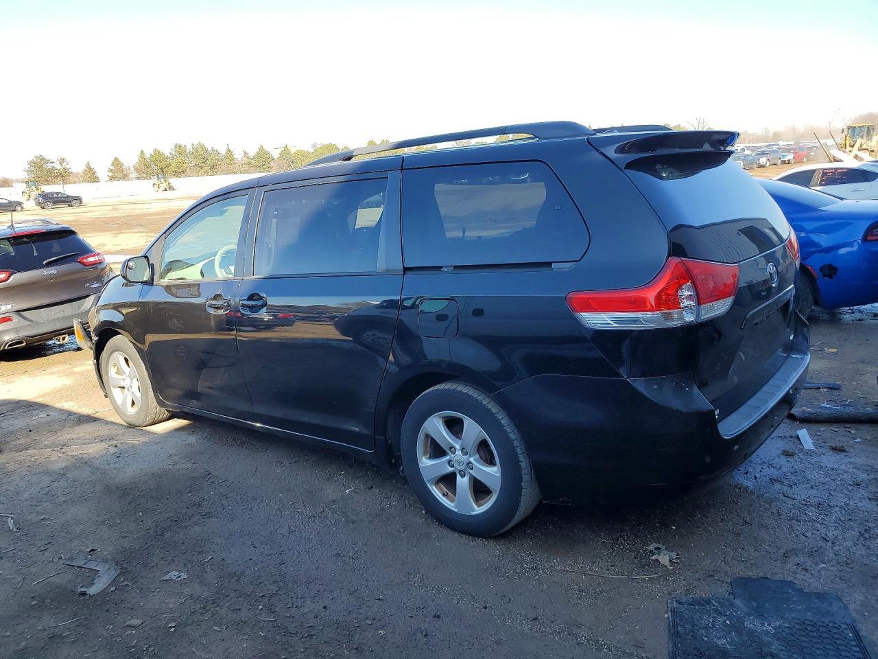 2012 TOYOTA SIENNA
