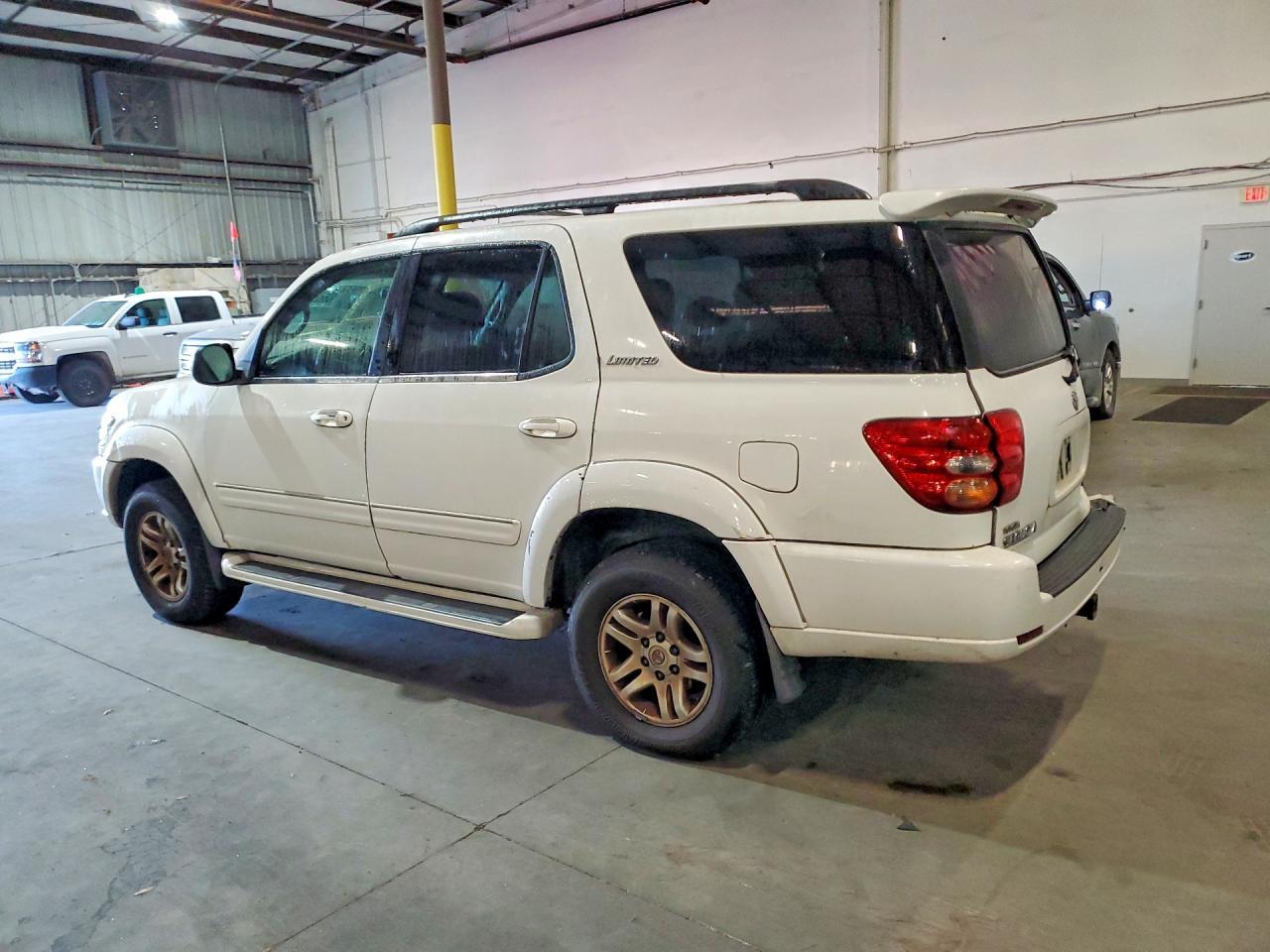 2004 TOYOTA Sequoia