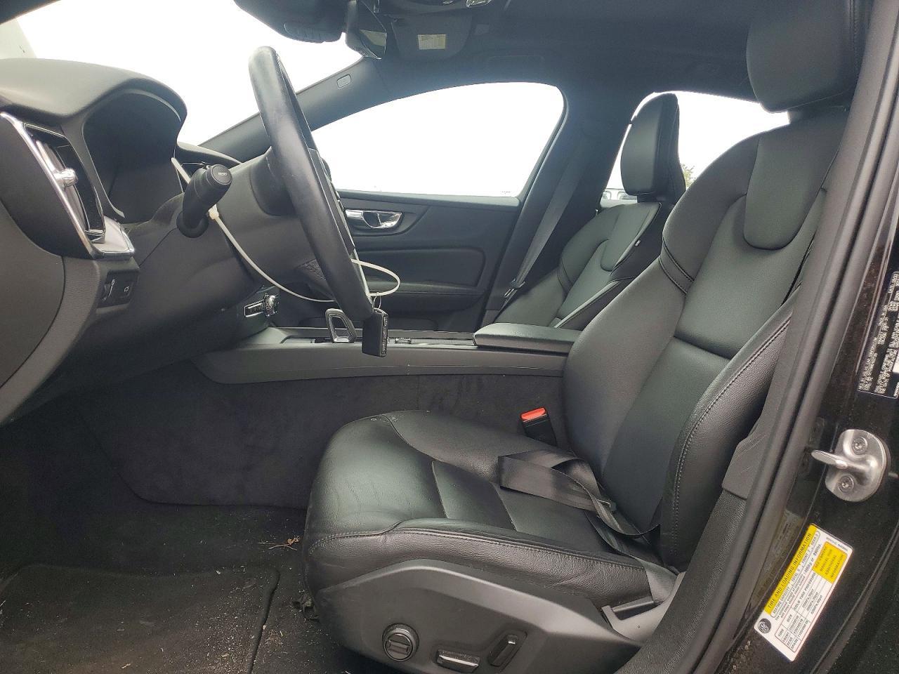 2022 VOLVO S60