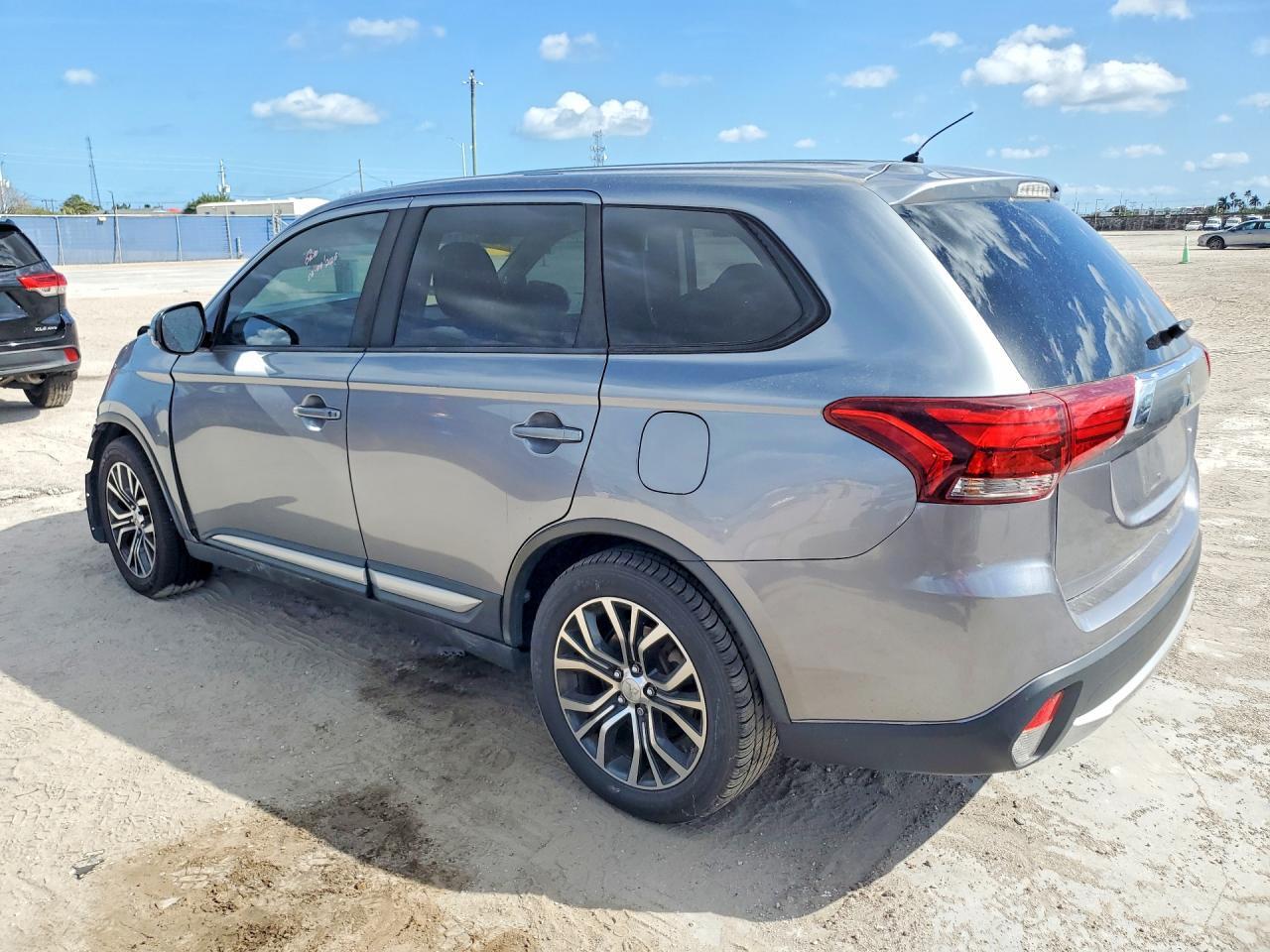 2016 MITSUBISHI outlander