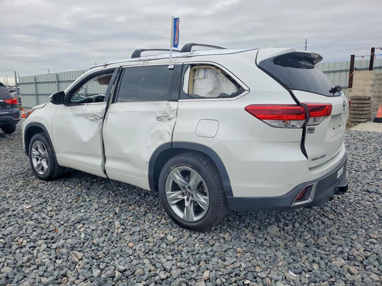 2018 TOYOTA HIGHLANDER
