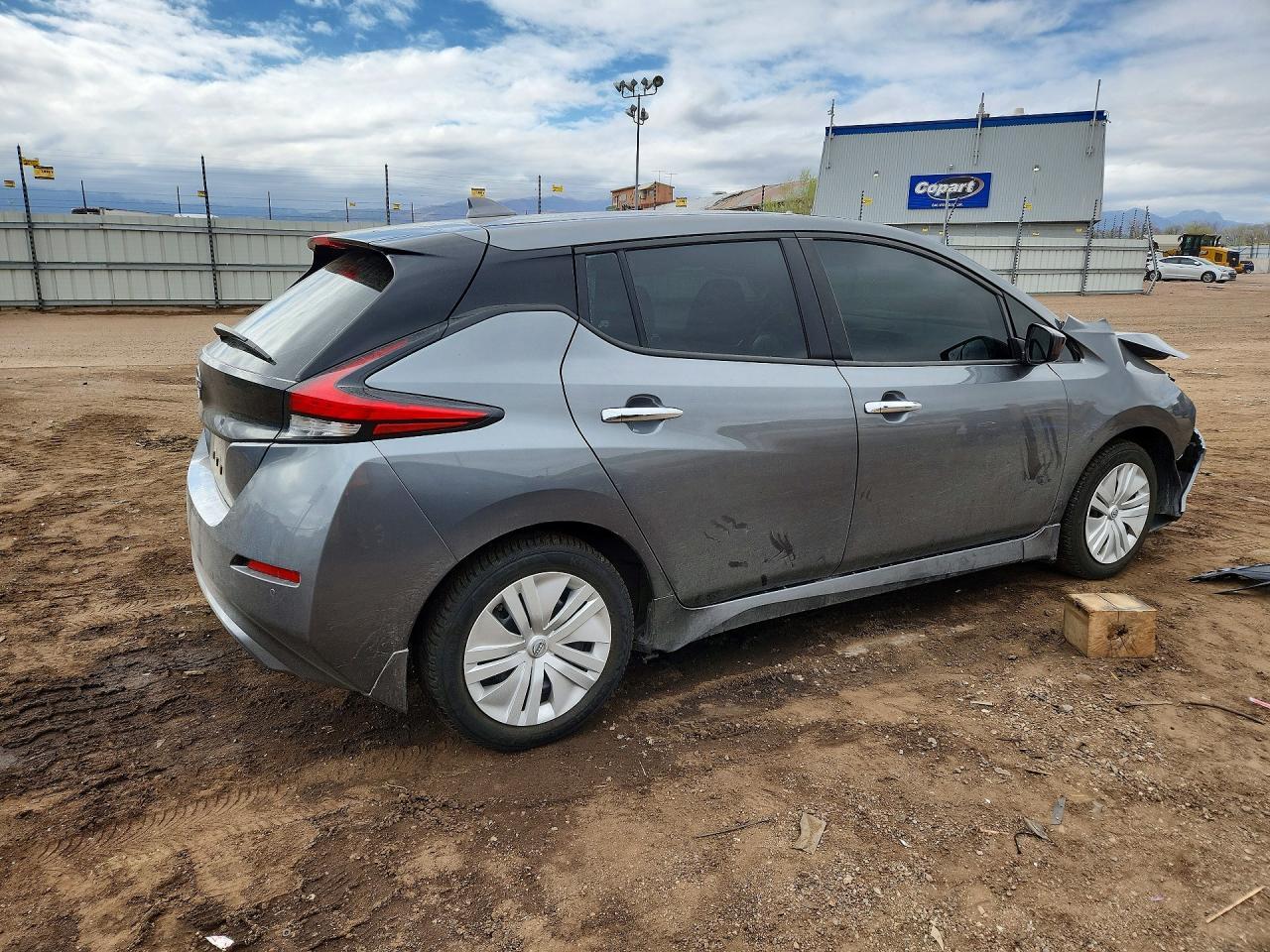2025 NISSAN LEAF