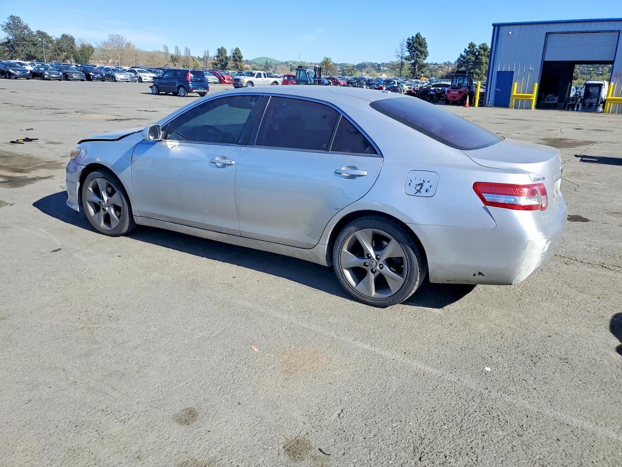 2011 TOYOTA CAMRY