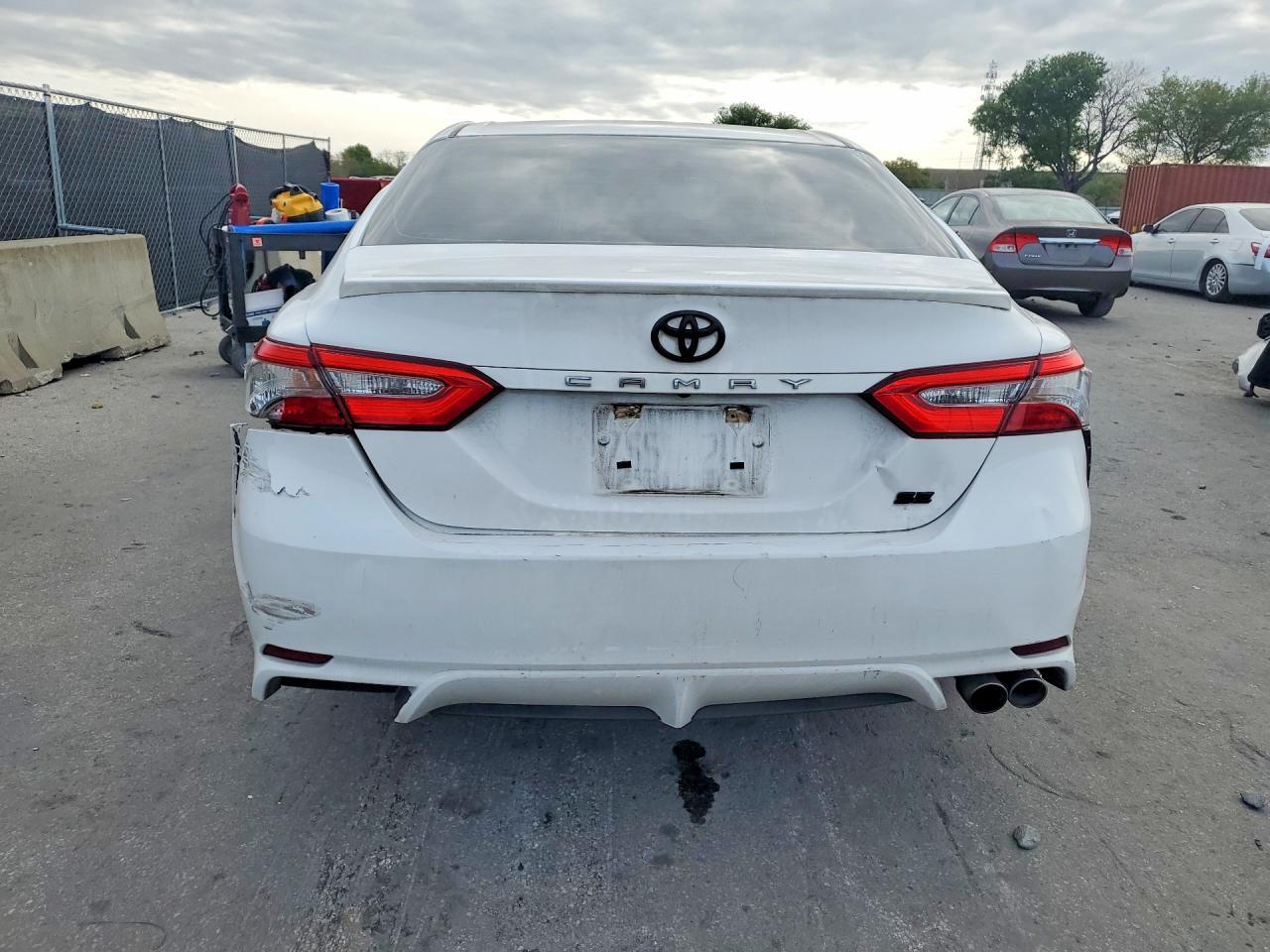2018 TOYOTA CAMRY