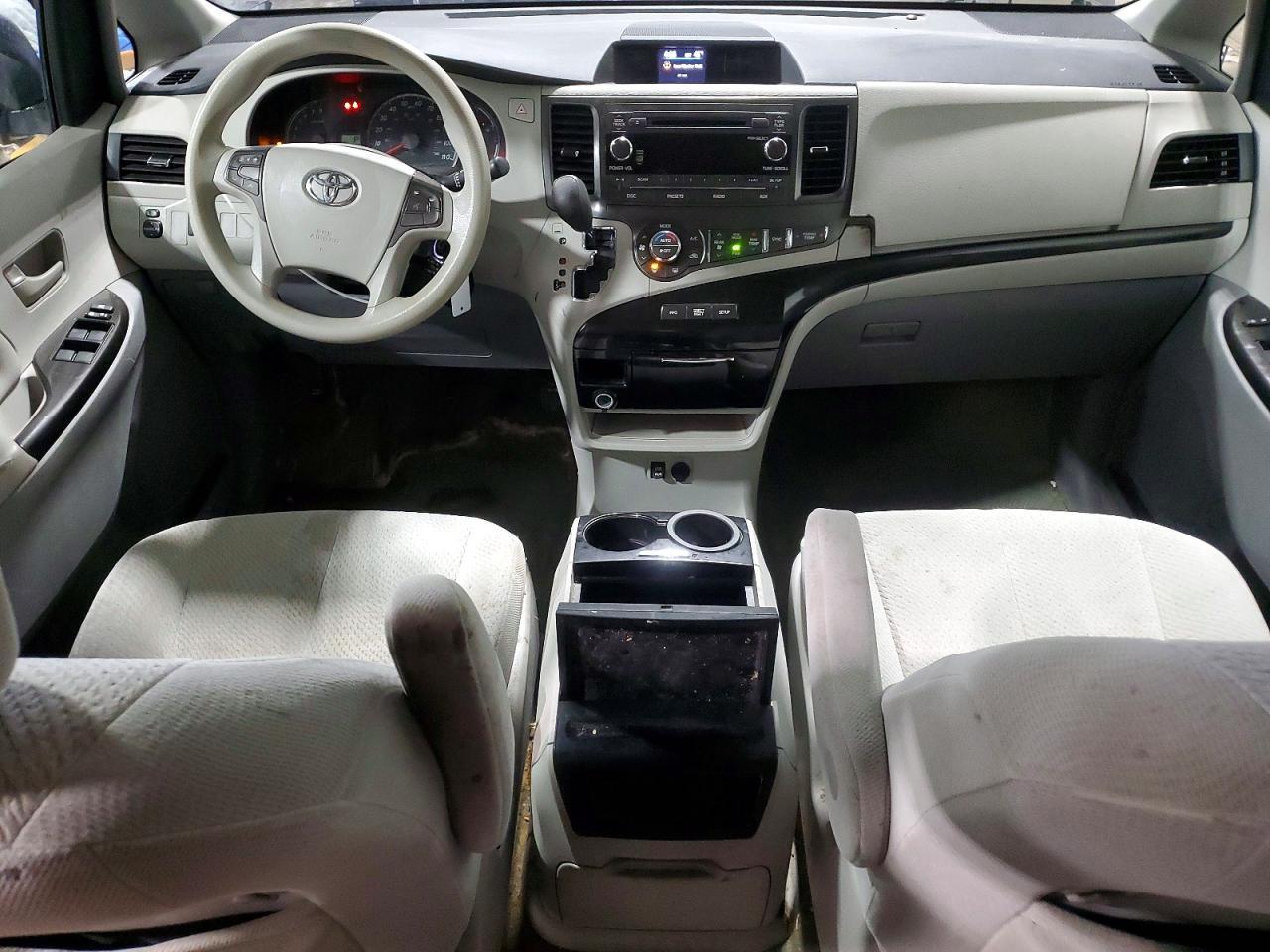 2013 TOYOTA SIENNA