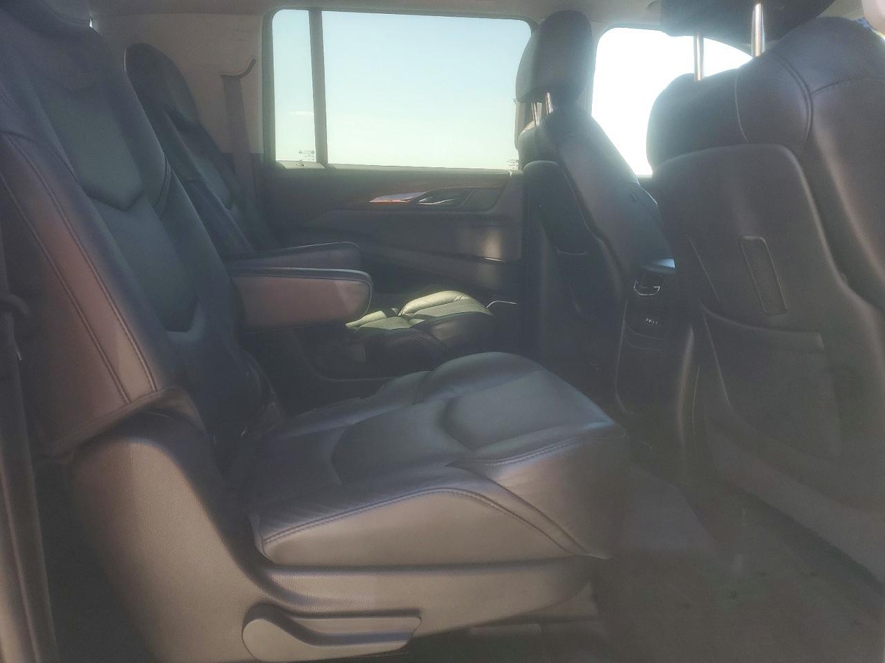 2016 CADILLAC Escalade ESV