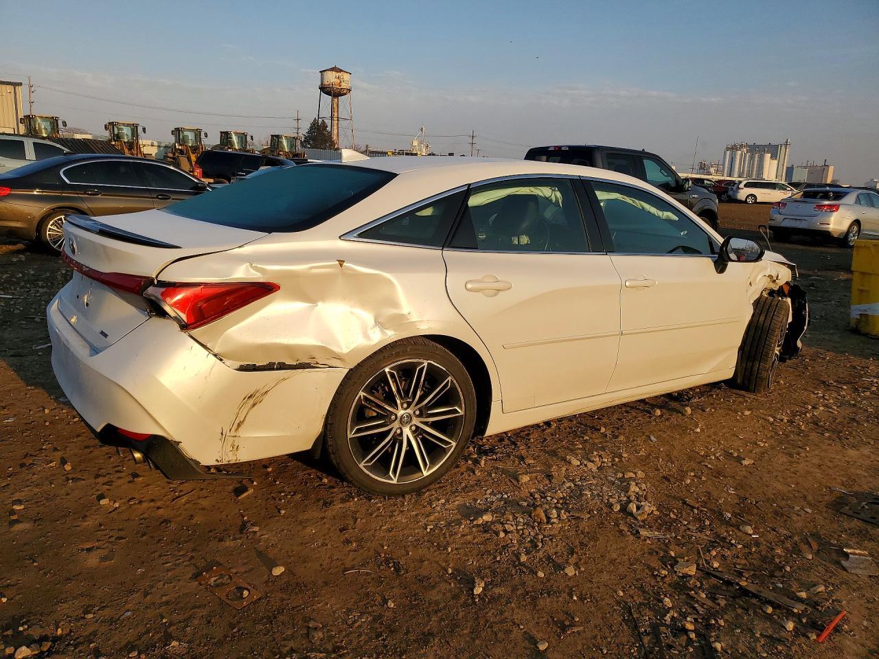 2020 TOYOTA Avalon