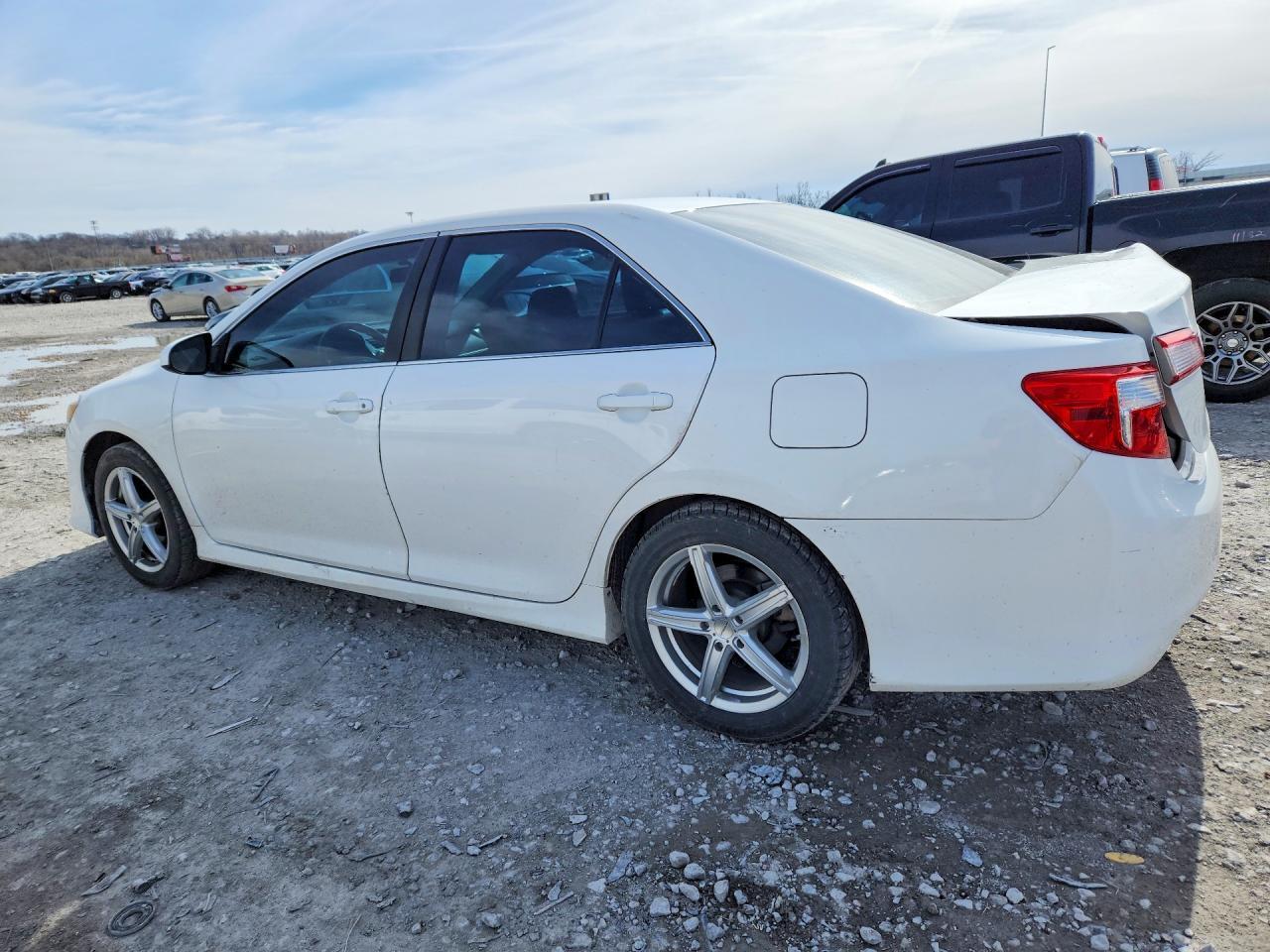 2014 TOYOTA CAMRY