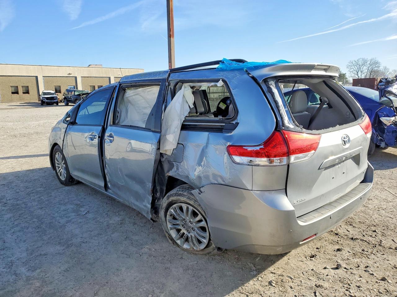 2014 TOYOTA SIENNA