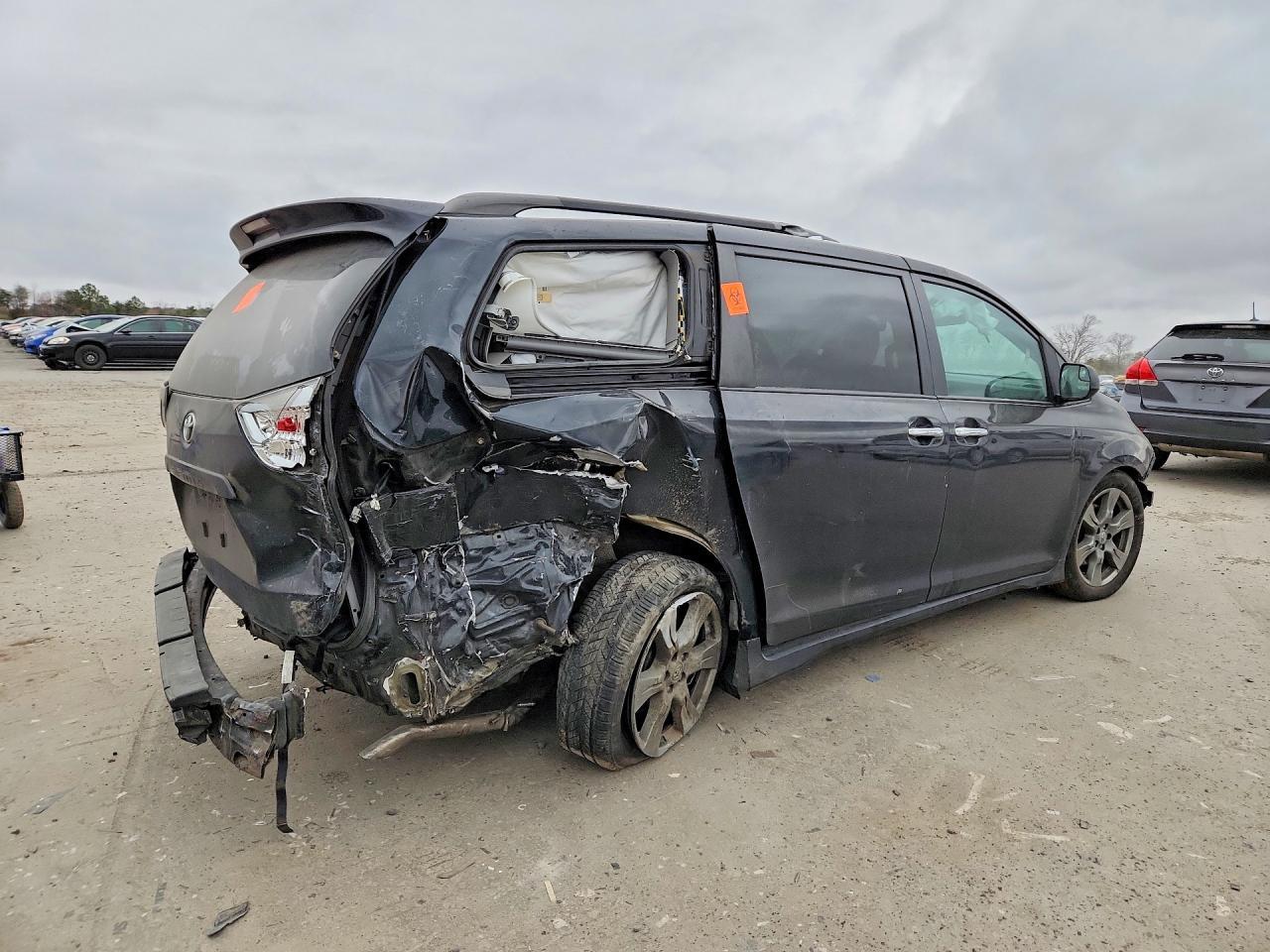 2017 TOYOTA SIENNA