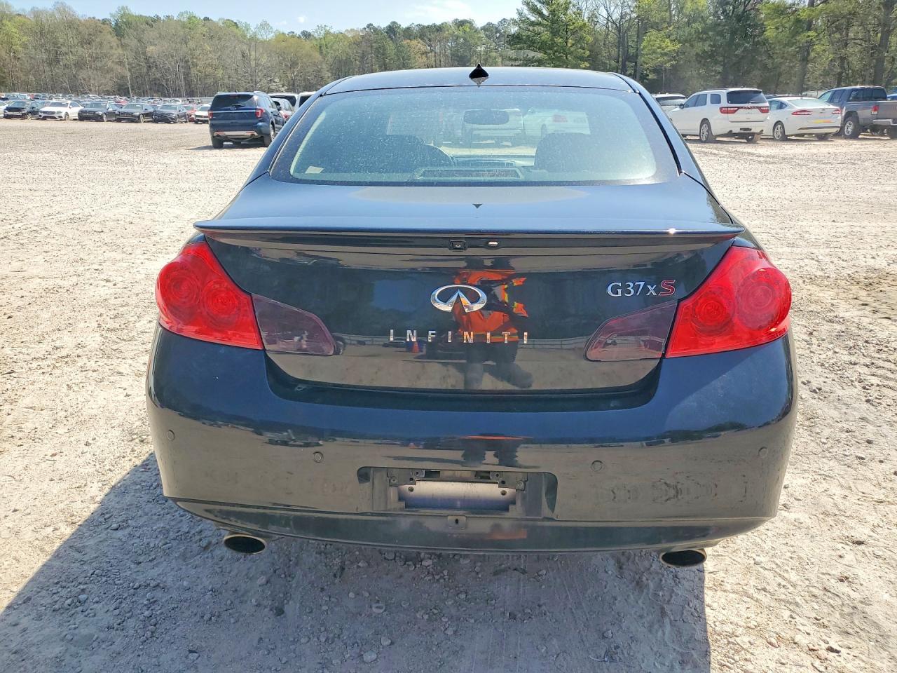 2011 INFINITI G37