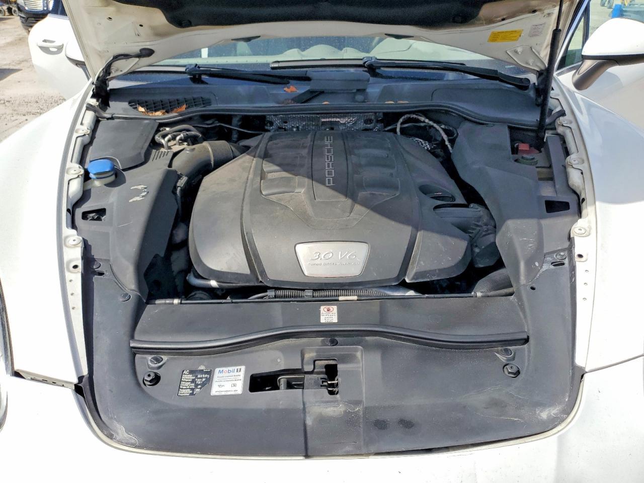 2013 PORSCHE CAYENNE