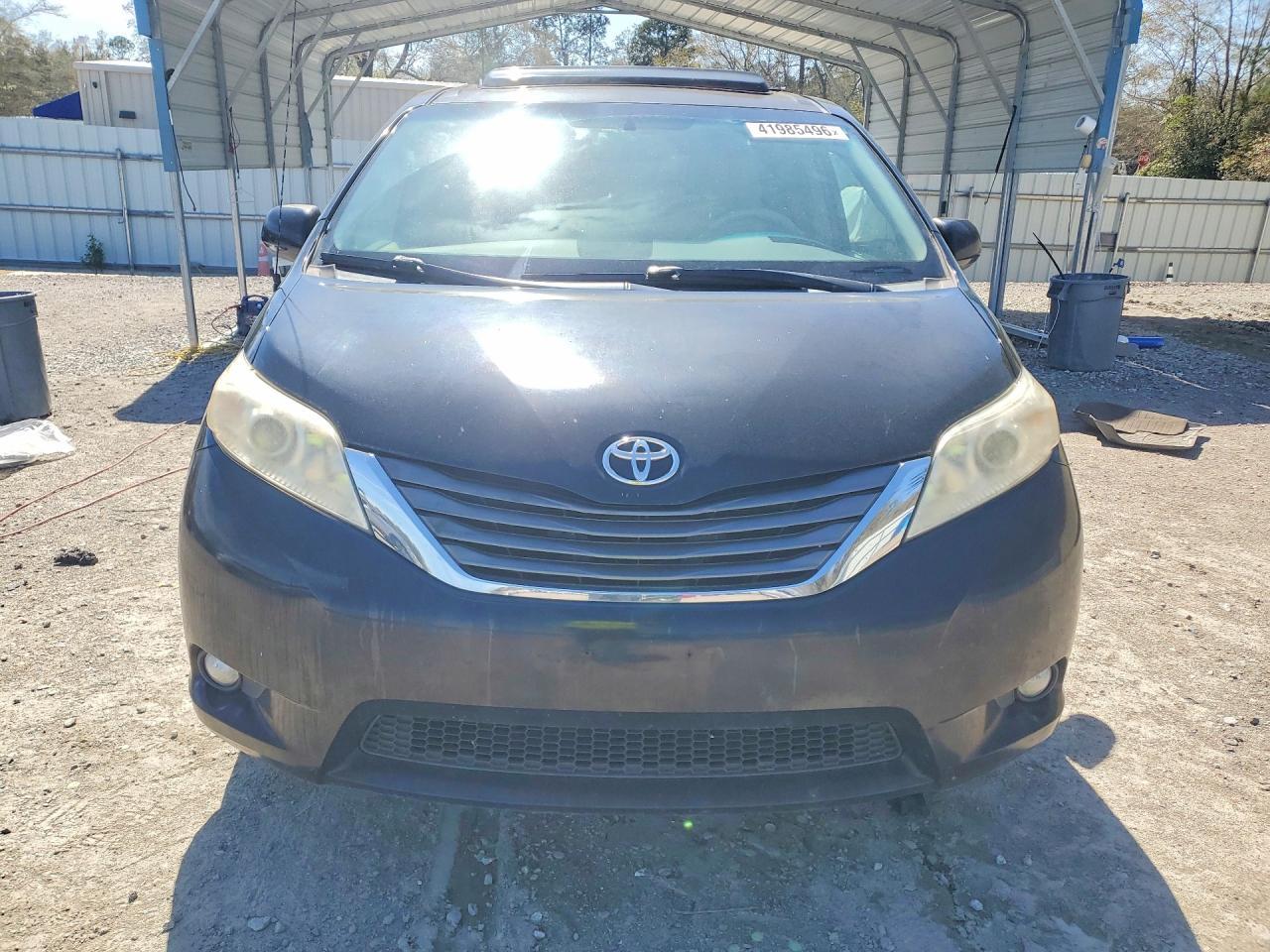 2011 TOYOTA SIENNA