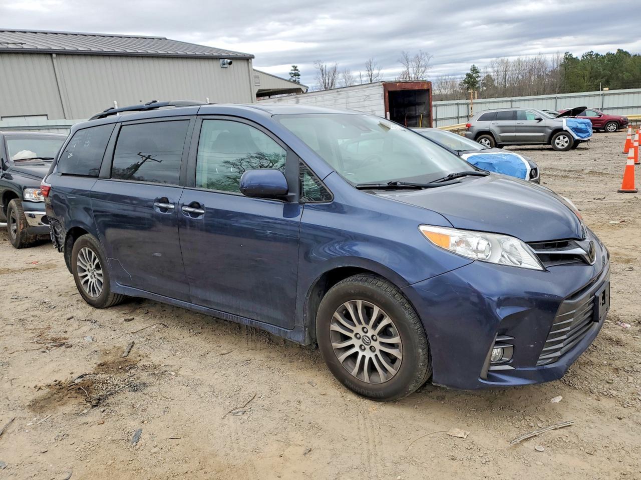 2018 TOYOTA SIENNA