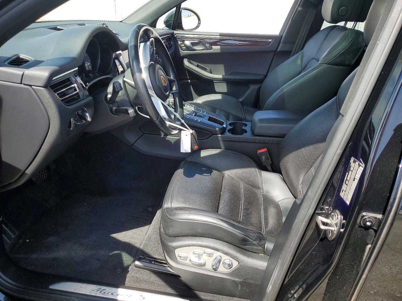 2019 PORSCHE Macan
