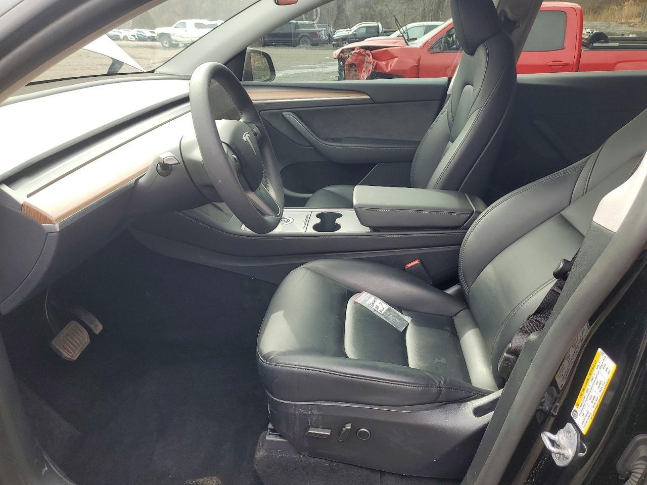 2025 TESLA MODEL Y