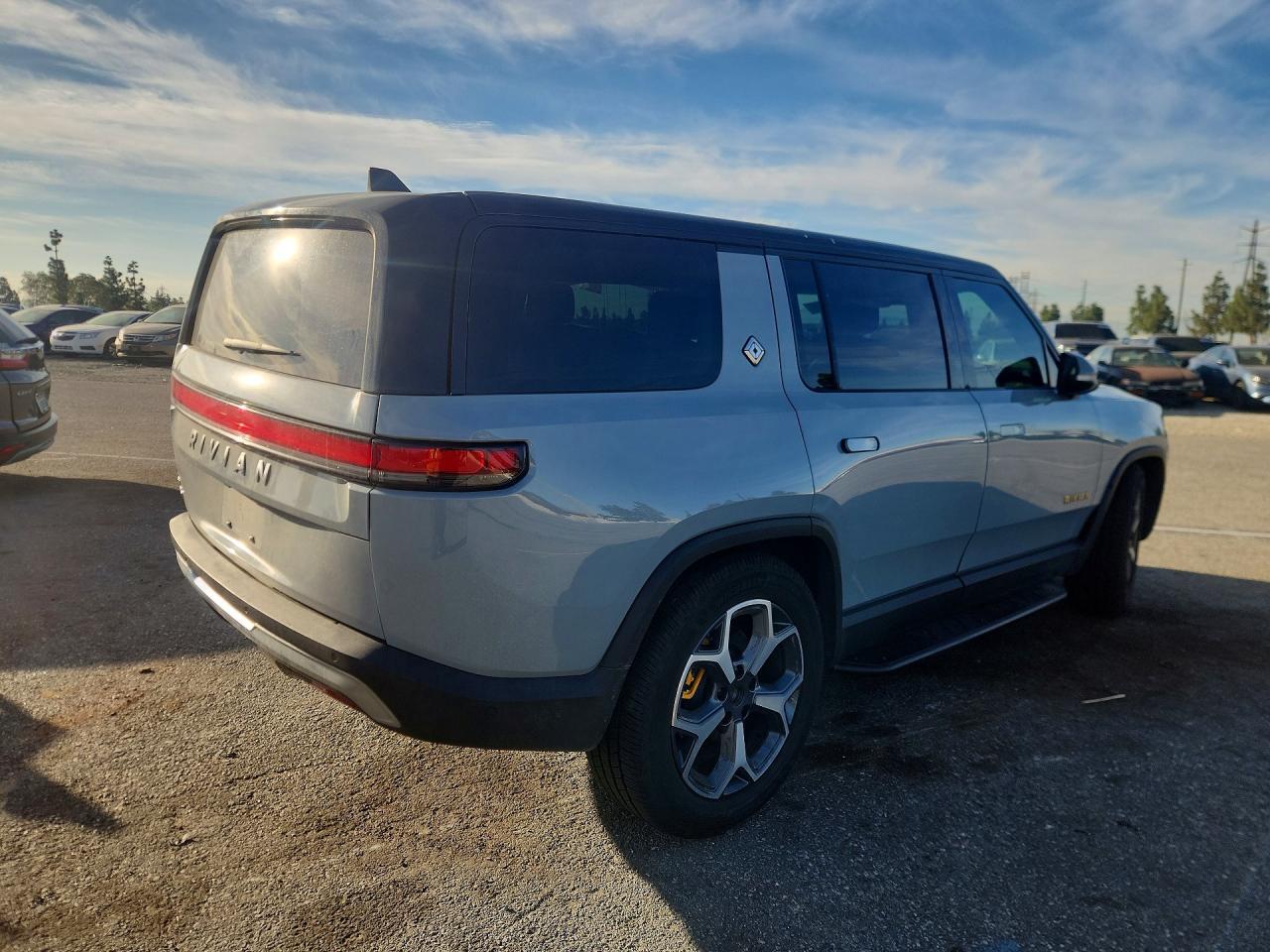 2023 RIVIAN R1s