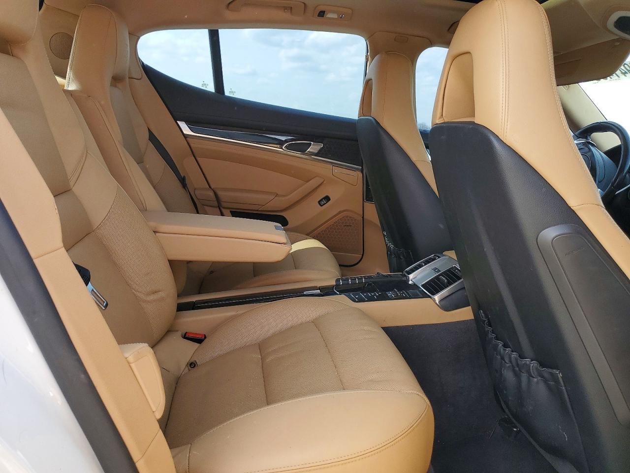 2016 PORSCHE Panamera