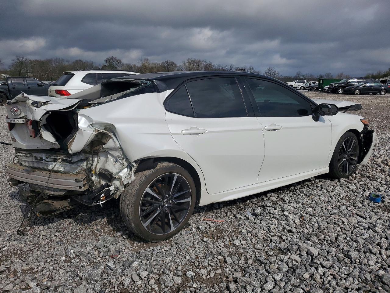 2018 TOYOTA CAMRY