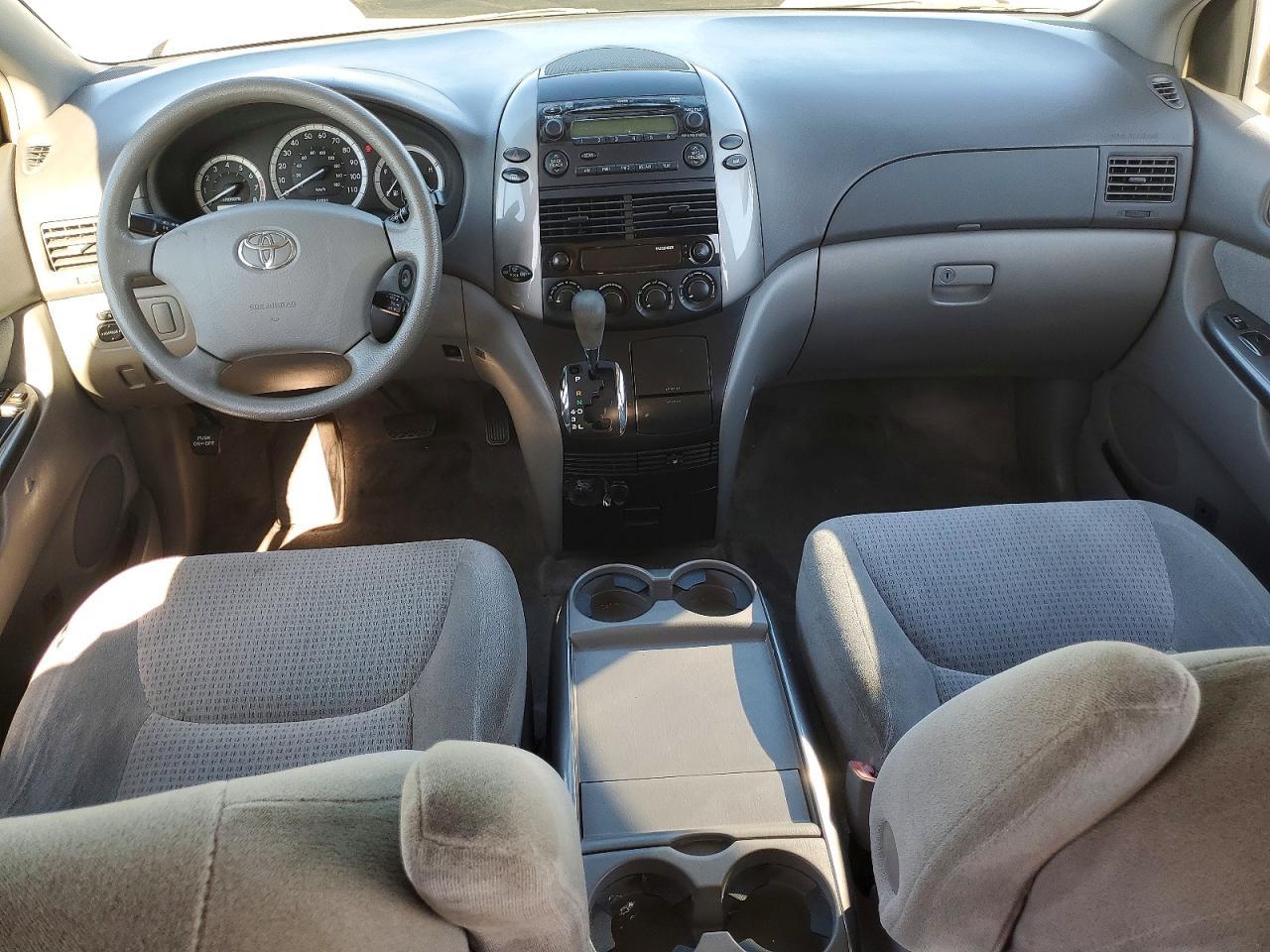 2009 TOYOTA SIENNA