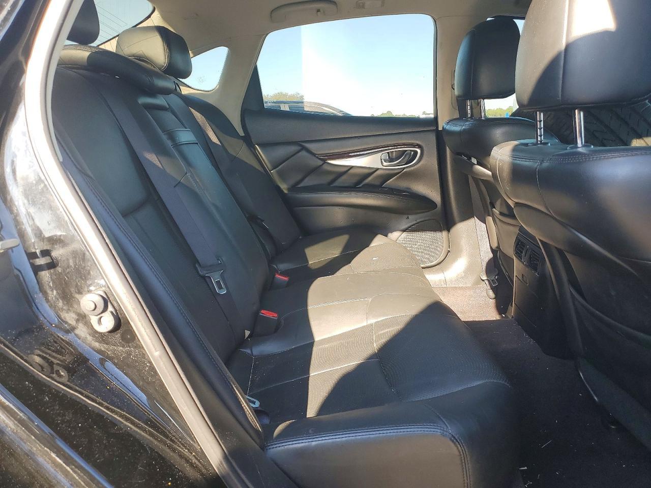 2016 INFINITI Q70