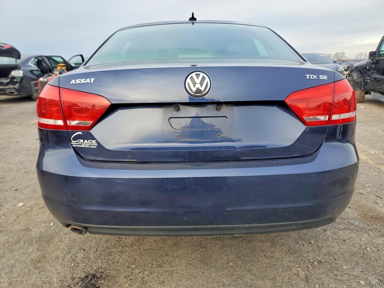 2012 VOLKSWAGEN Passat