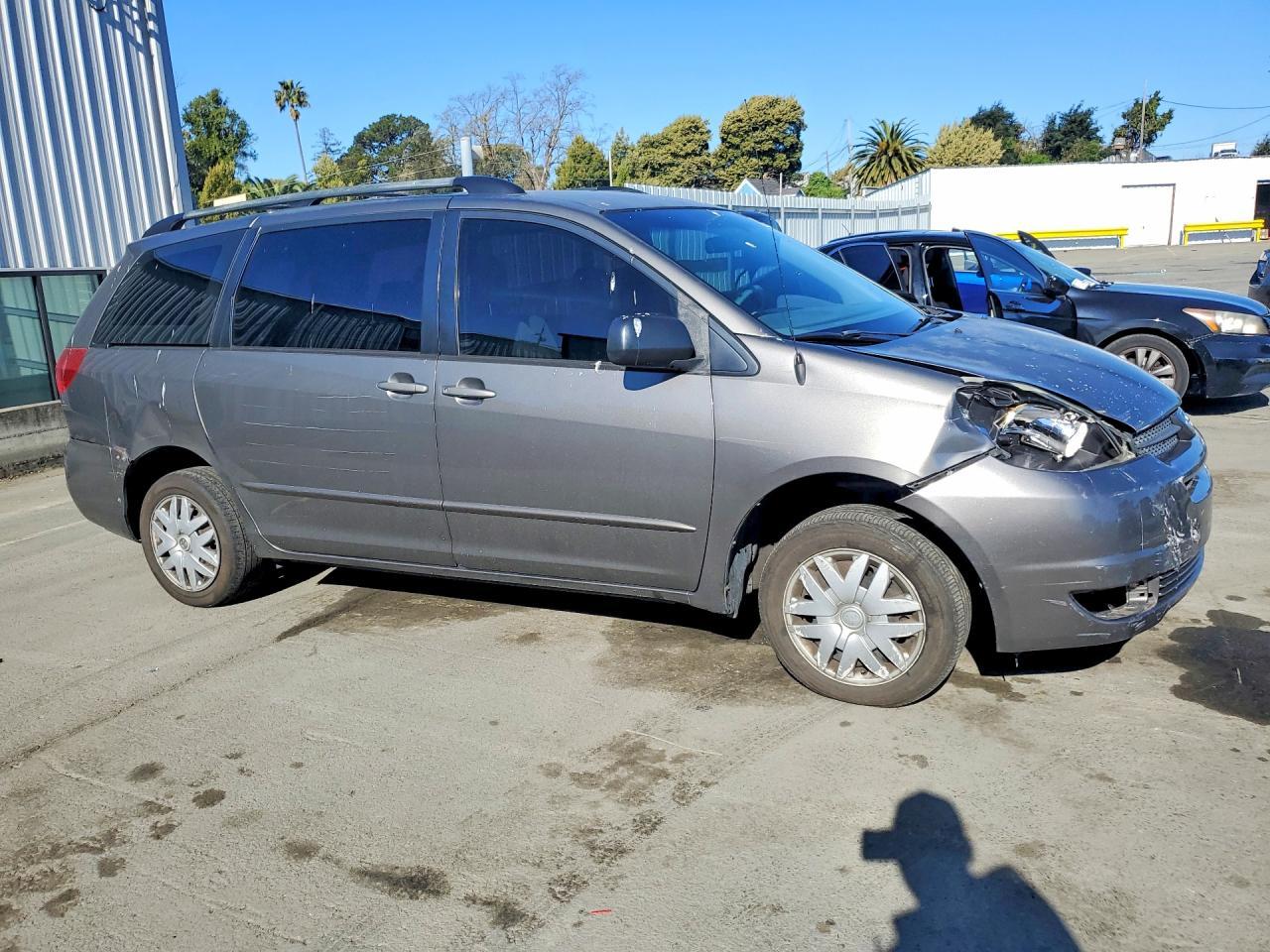 2005 TOYOTA SIENNA