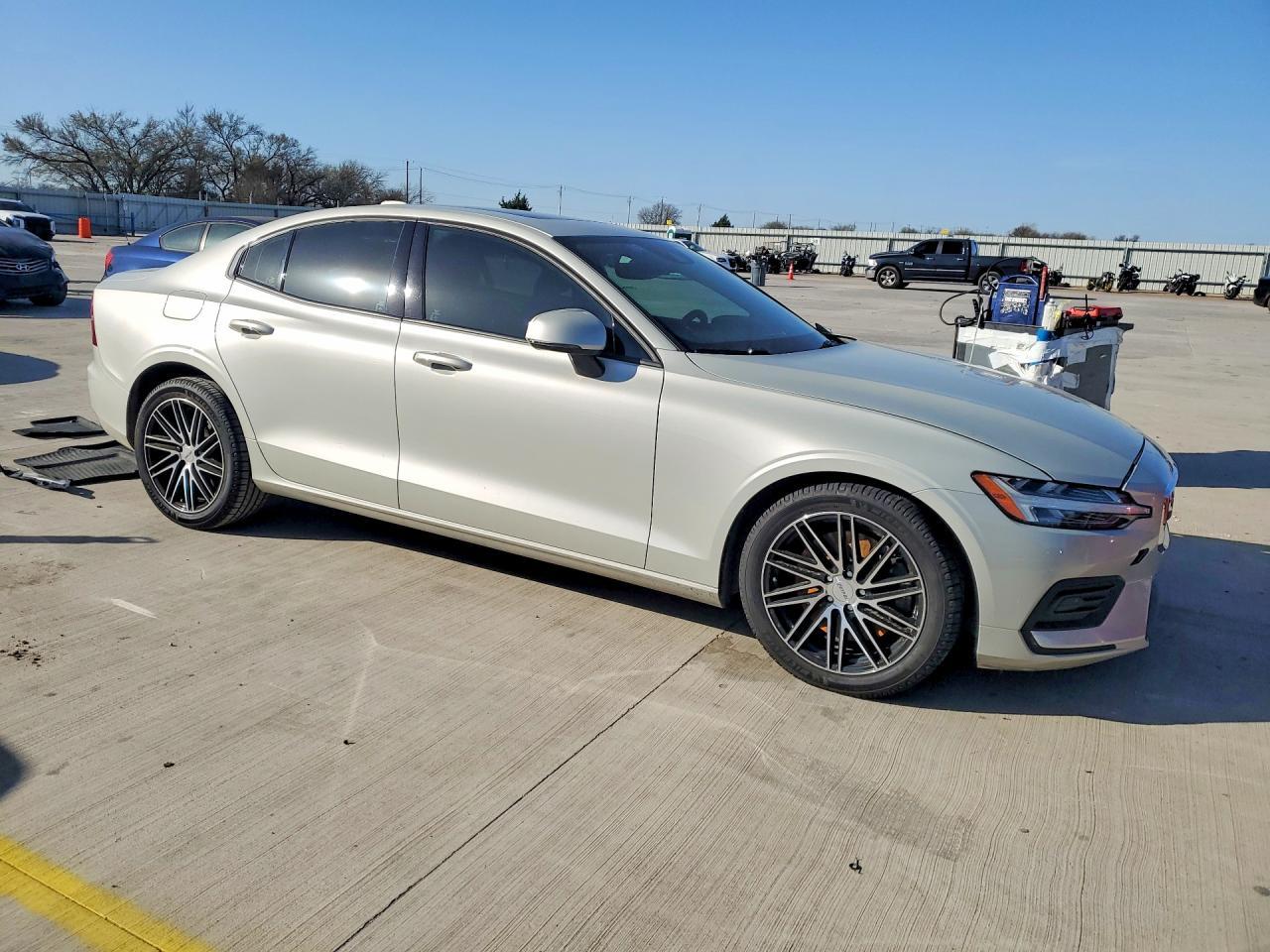 2019 VOLVO S60