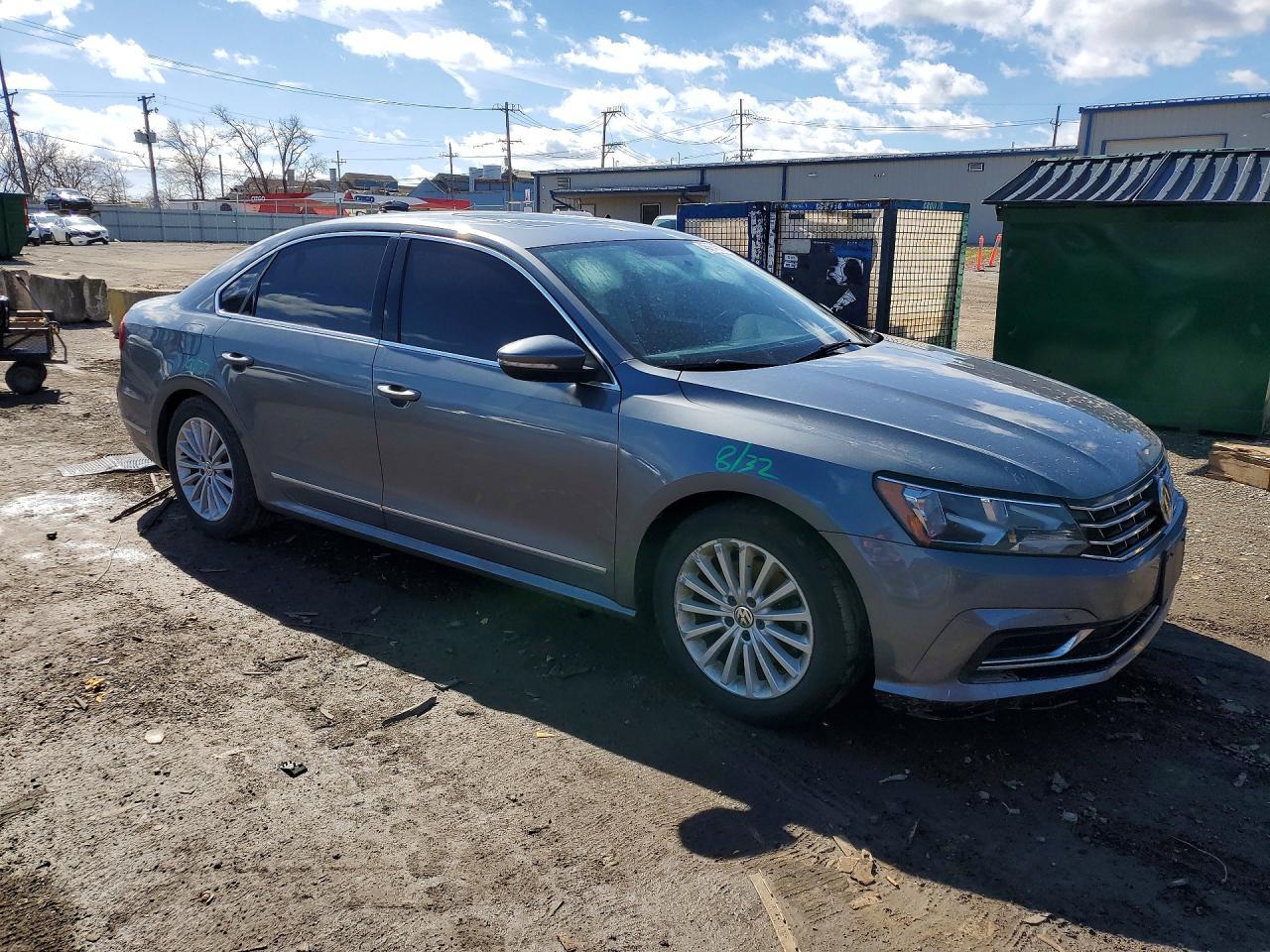 2017 VOLKSWAGEN Passat