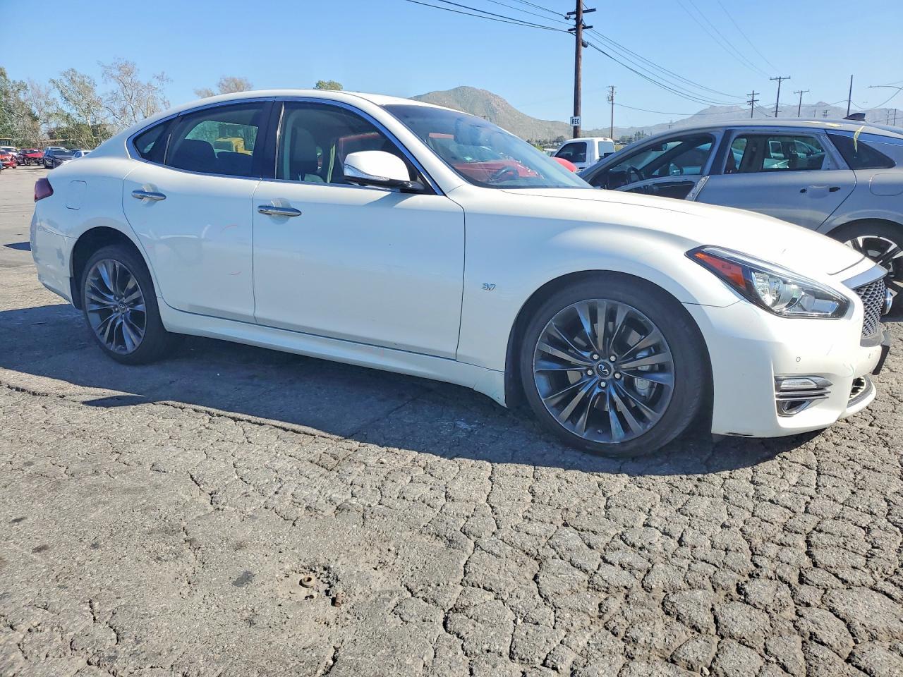 2016 INFINITI Q70