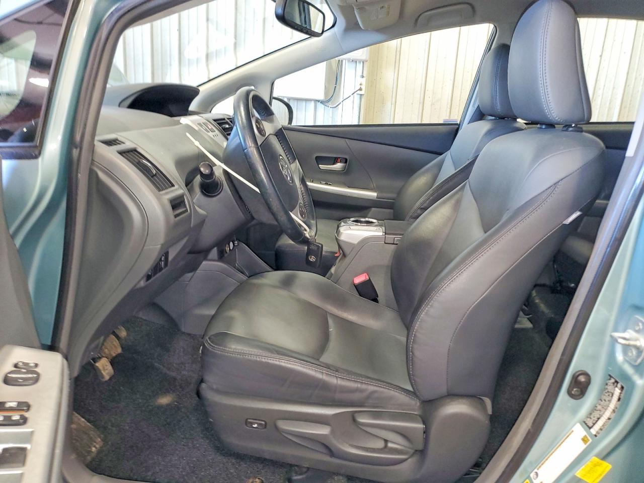 2013 TOYOTA PRIUS V