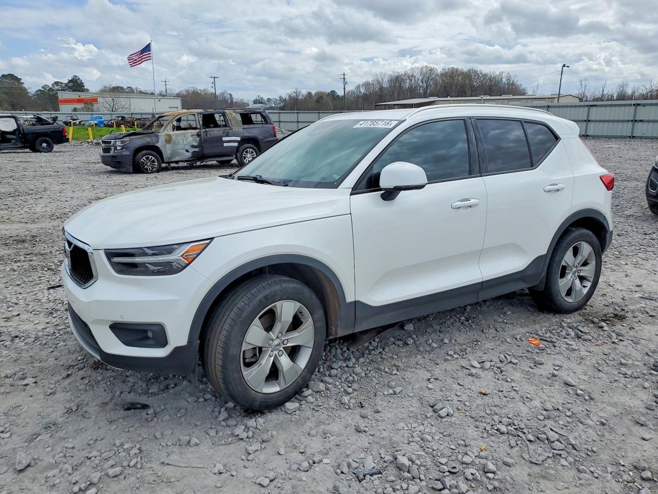 2022 VOLVO XC40