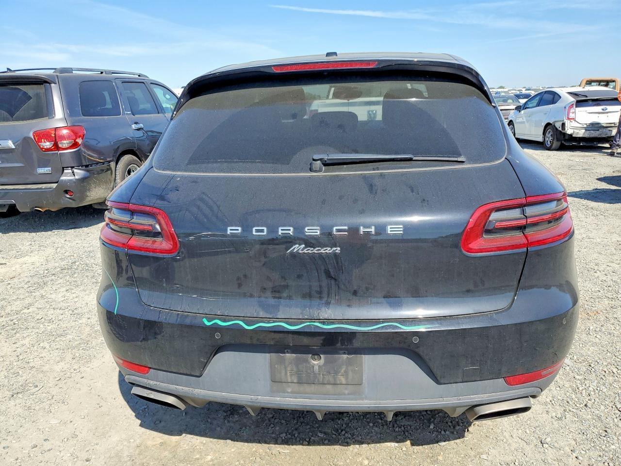 2018 PORSCHE Macan