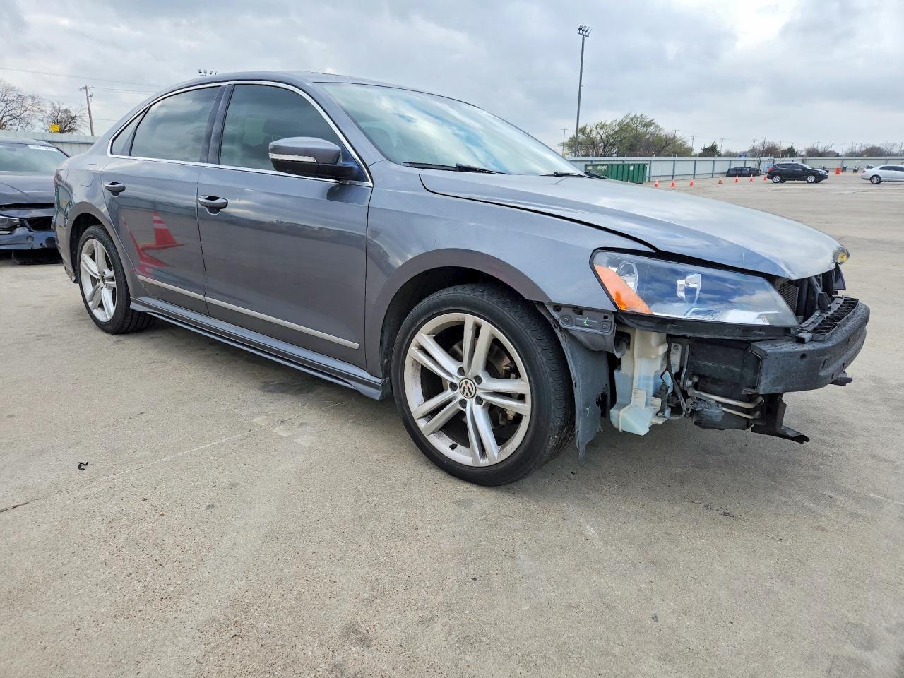2015 VOLKSWAGEN Passat