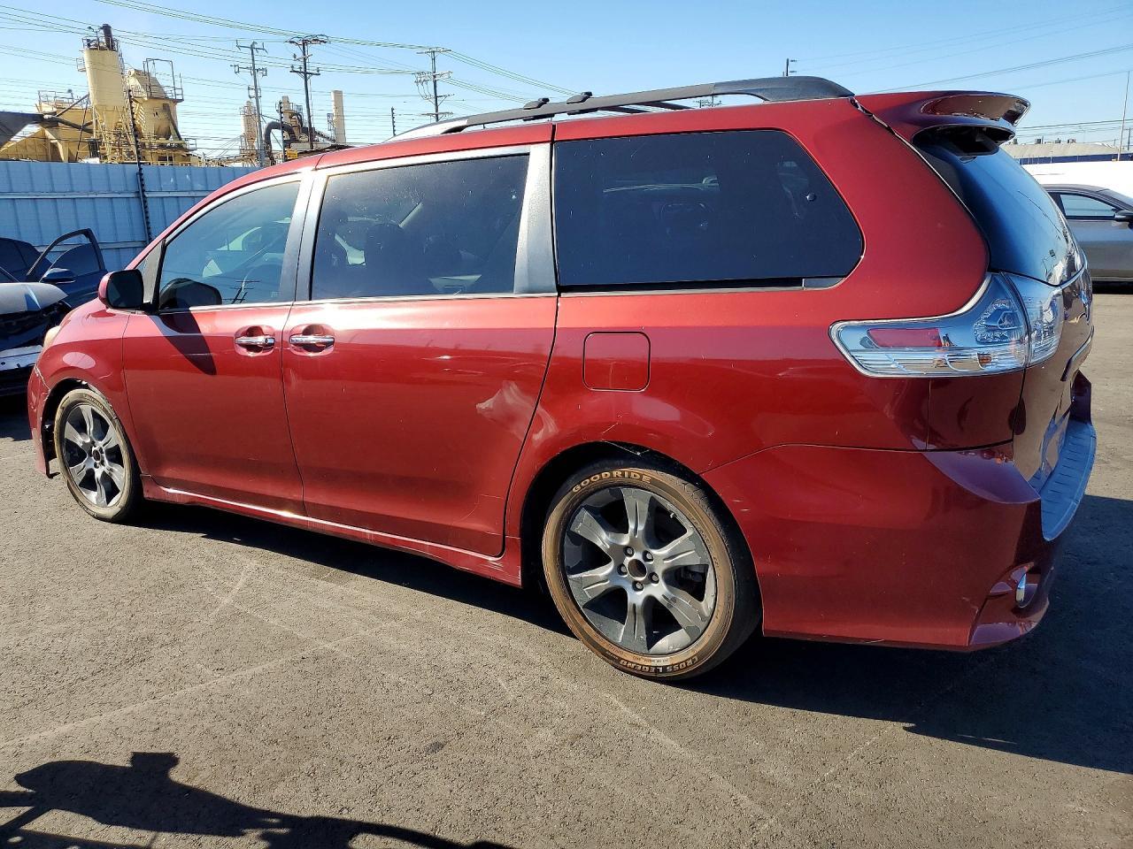 2015 TOYOTA SIENNA