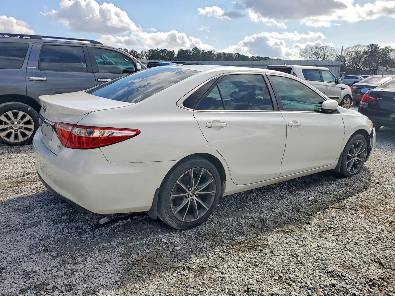 2015 TOYOTA CAMRY