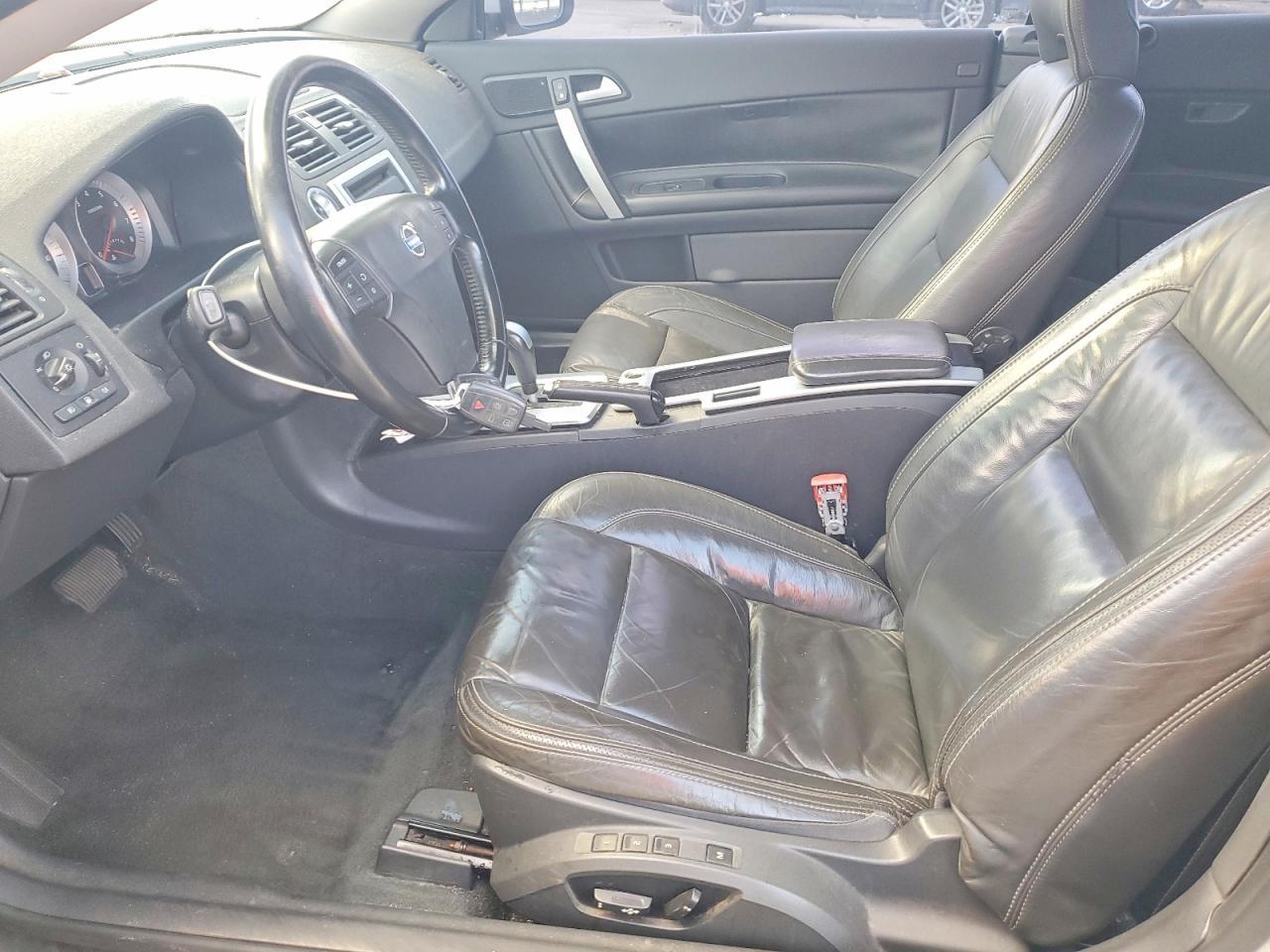 2011 VOLVO C70