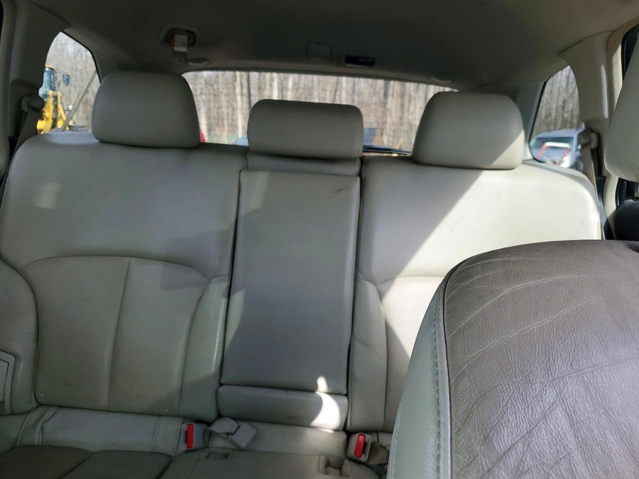2010 SUBARU Outback